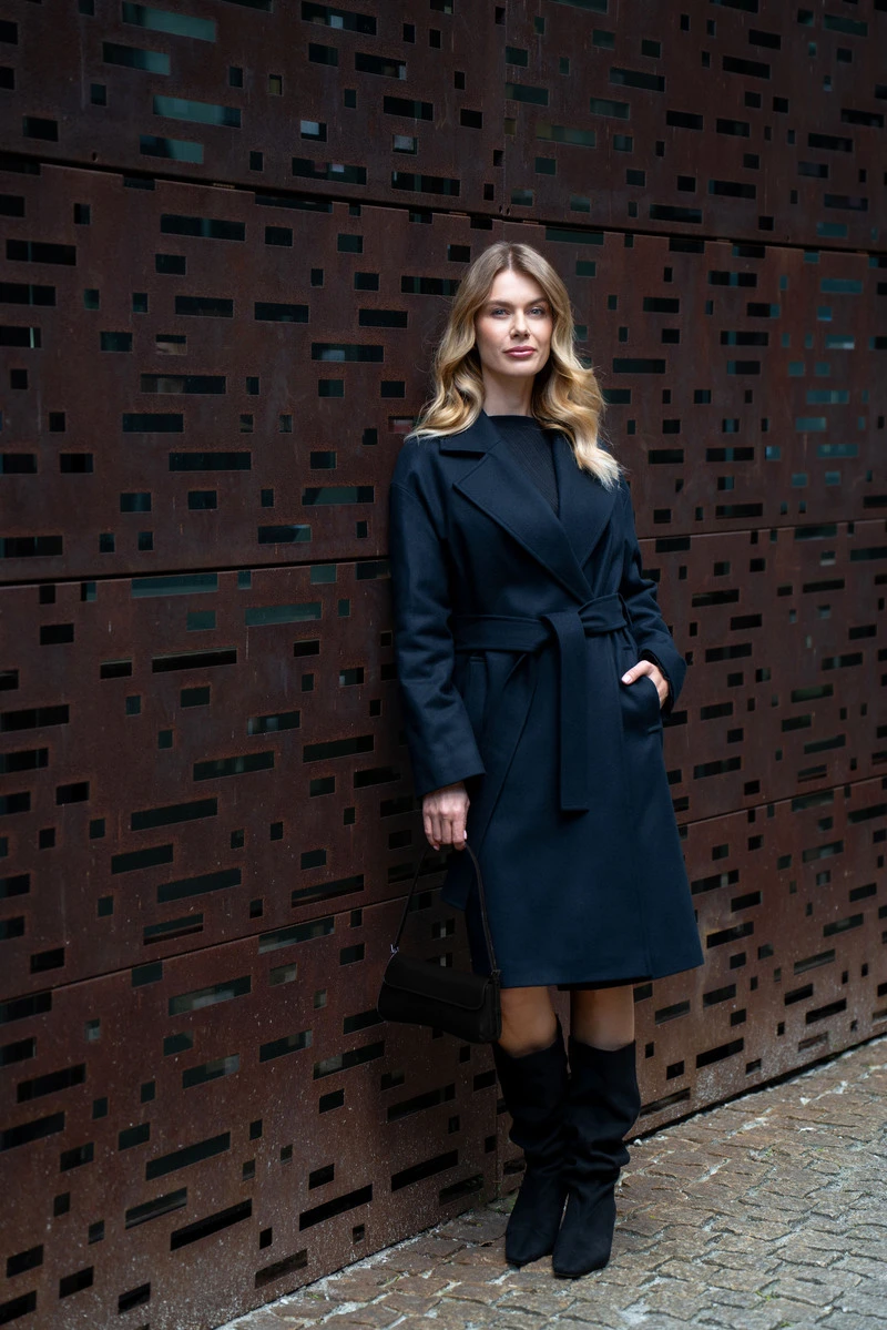 Selena black I - obrazek 4