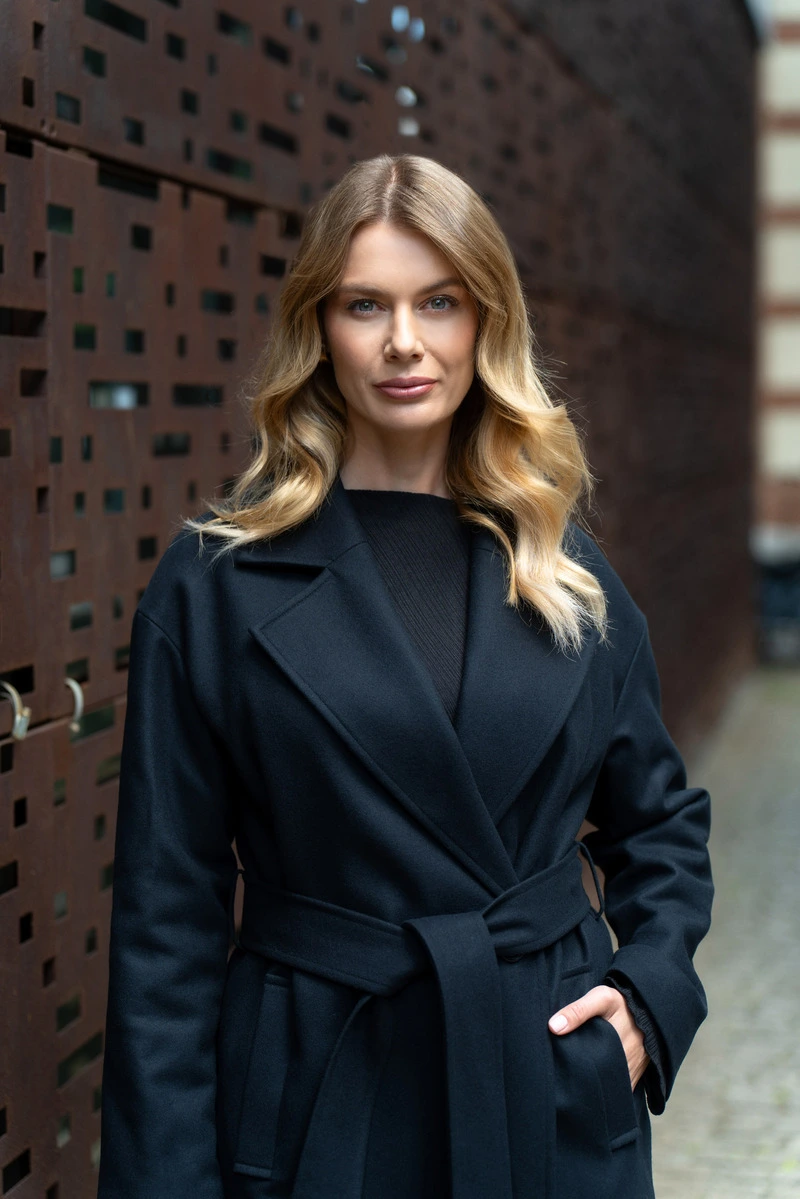 Selena black I - obrazek 5