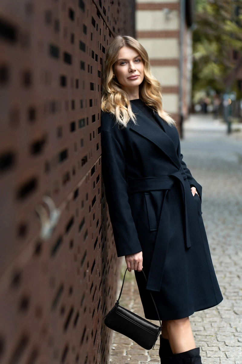 Selena black I - obrazek 3